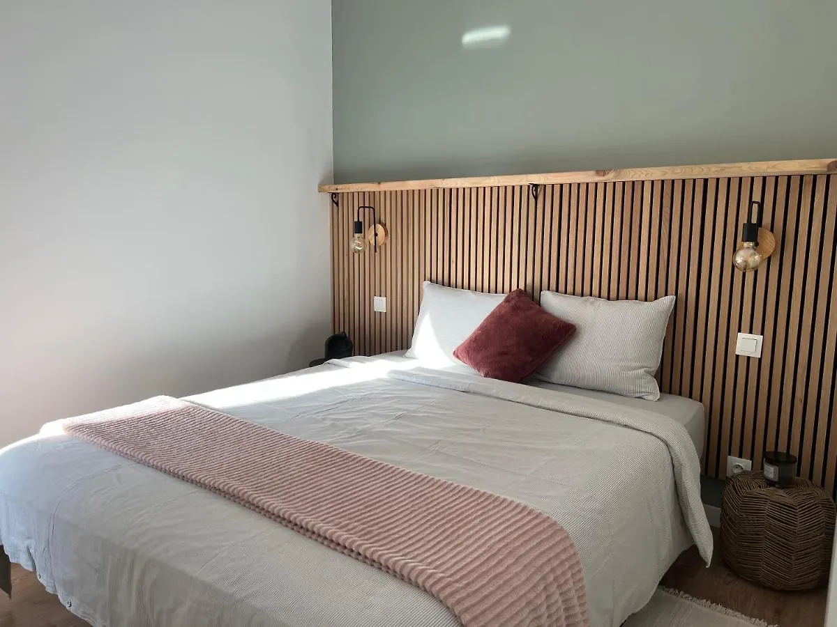 Charming Appartement In The Heart Of Barcelona contacts